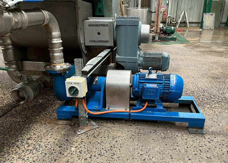 Horizontal pump being used in a fish food manufacturer